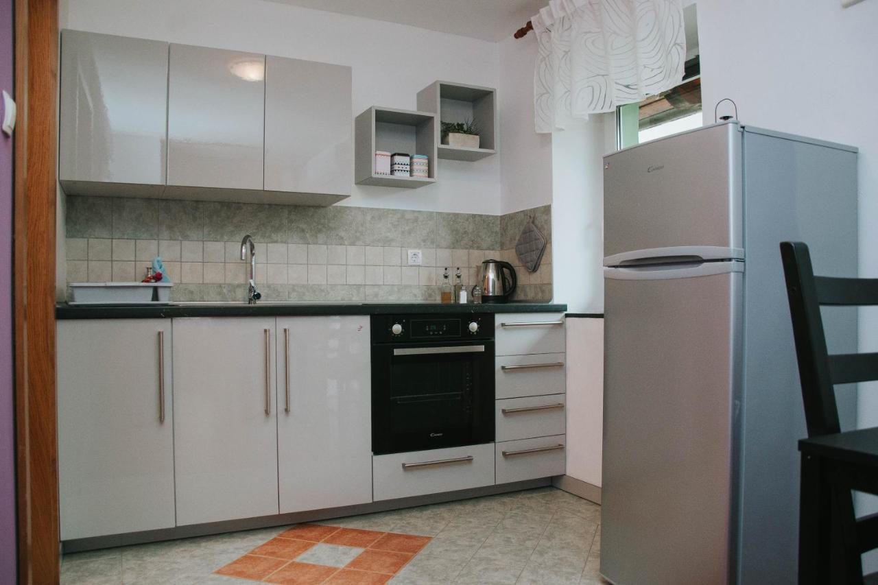 Apartma Metija Lux Z Savno โคบาริด ภายนอก รูปภาพ